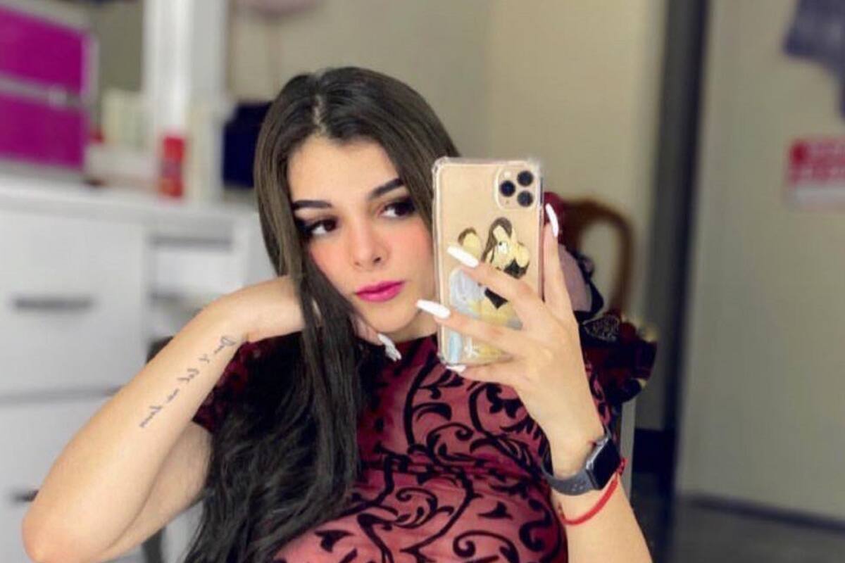 Karely Ruiz deslumbra a todos con su vestido más revelador