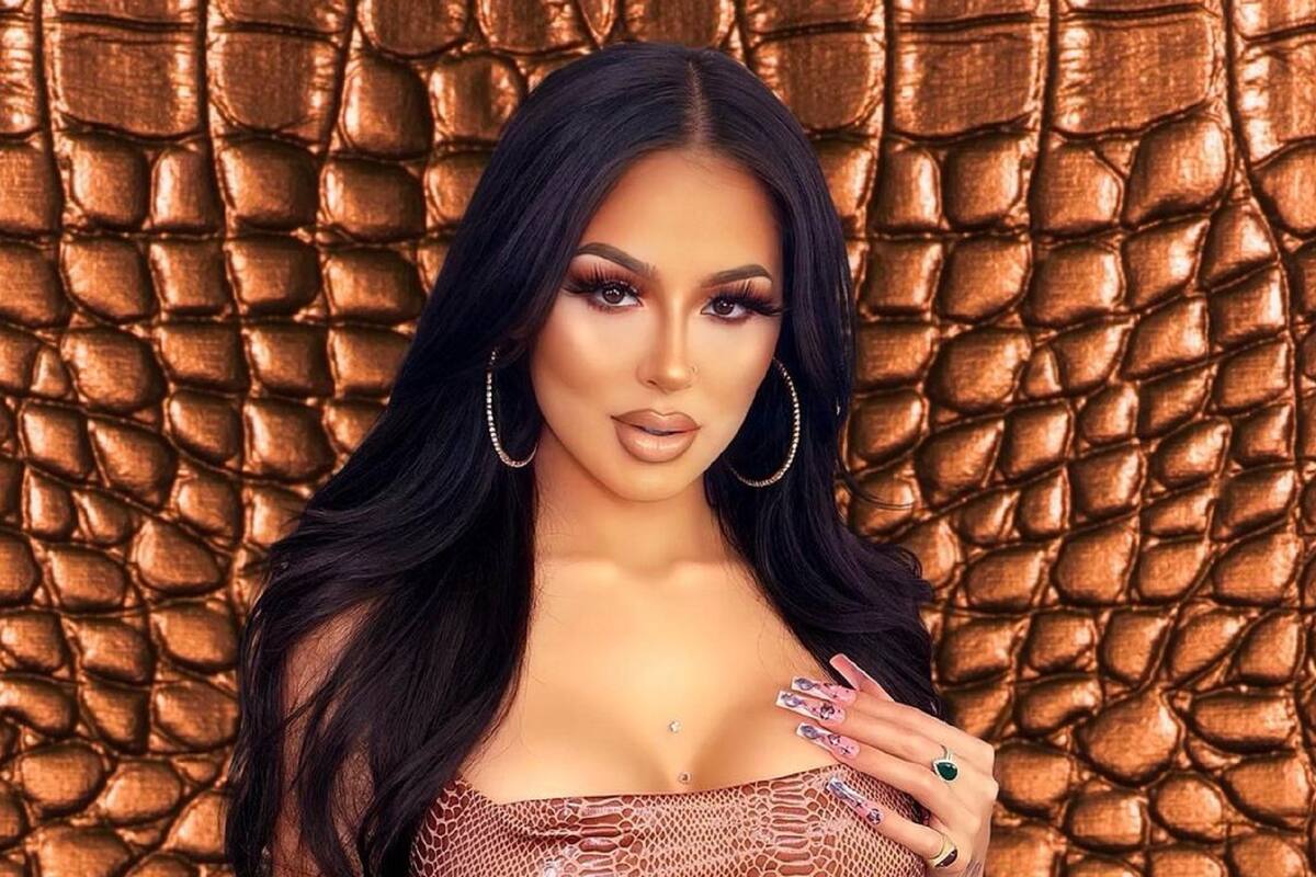 Jenny 69 presume su lado más coqueto dejando ver sus lindas curvas