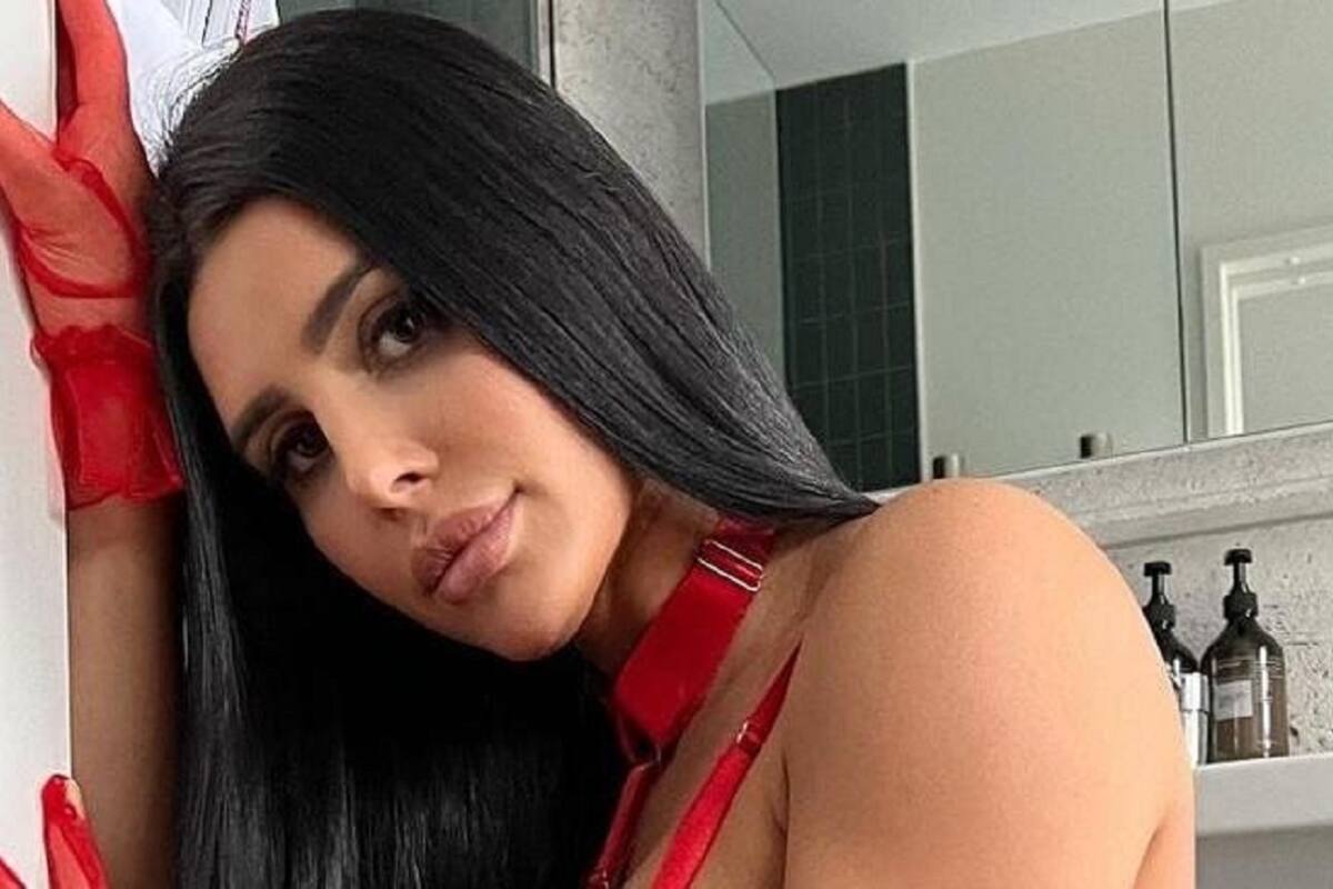 Lily Adrianne luce su increíble figura en ropa interior de encaje roja