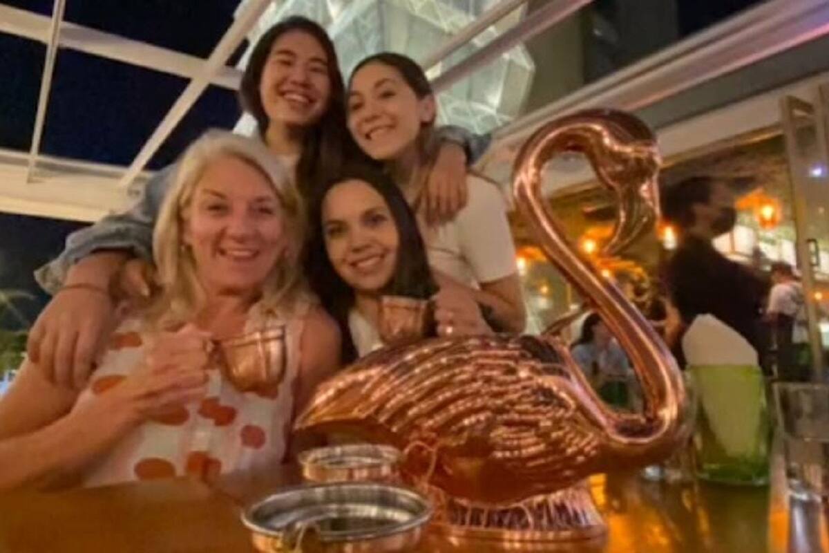 Jóvenes “adoptan” a mujer estadounidense que se encontraba viajando sola por México