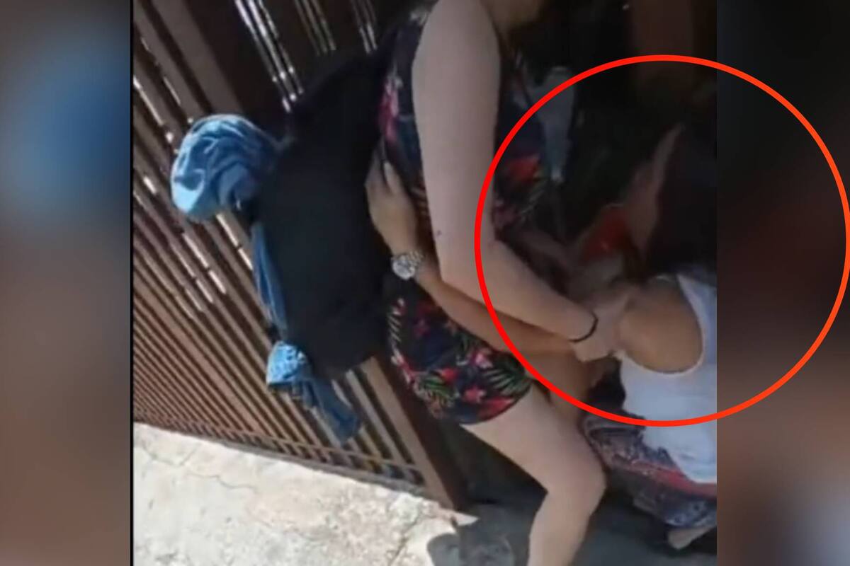 VIDEO: Mujer se desmaya al reencontrarse con su hija, después de años de no verla
