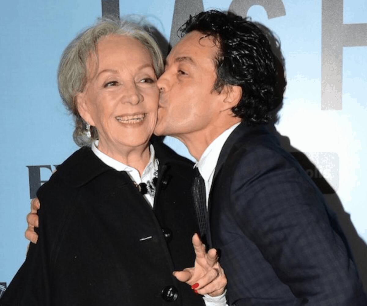 Isela Vega junto a su hijo Arturo Vázquez