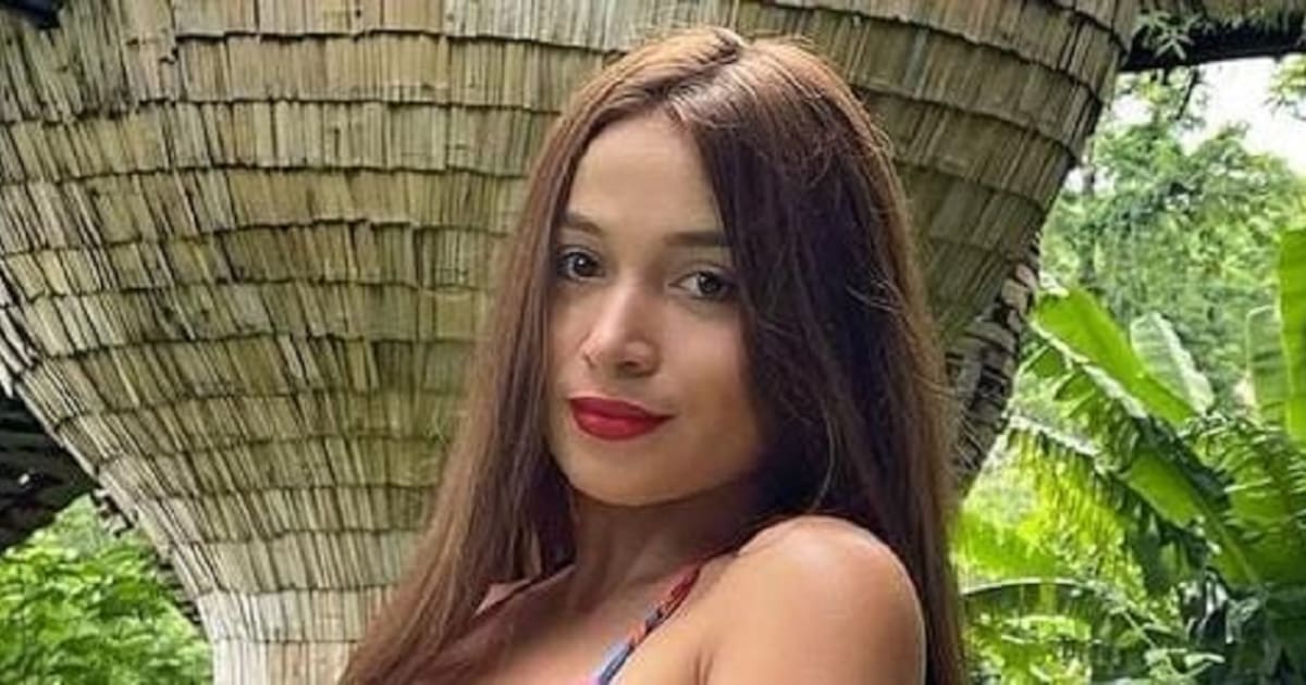 Pandora Kaaki acapara la atención de sus fans con su colorido bikini