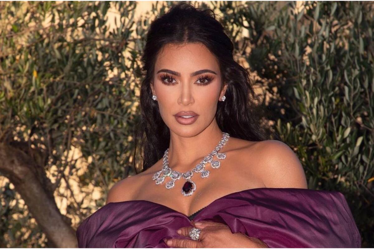 Kim Kardashian deslumbra en redes sociales con su escultural figura en bikini