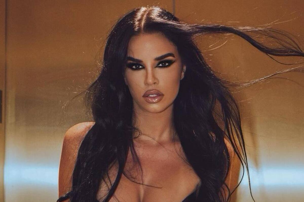 Ivana Knöll IMPACTA las redes sociales con un fabuloso vestido plateado