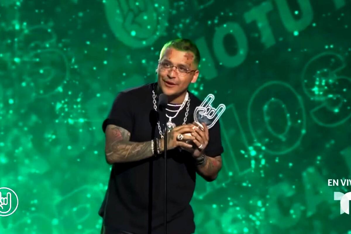 ¿Christian Nodal dedica su premio de “Premios tu Música Urbano” a Natanael Cano?