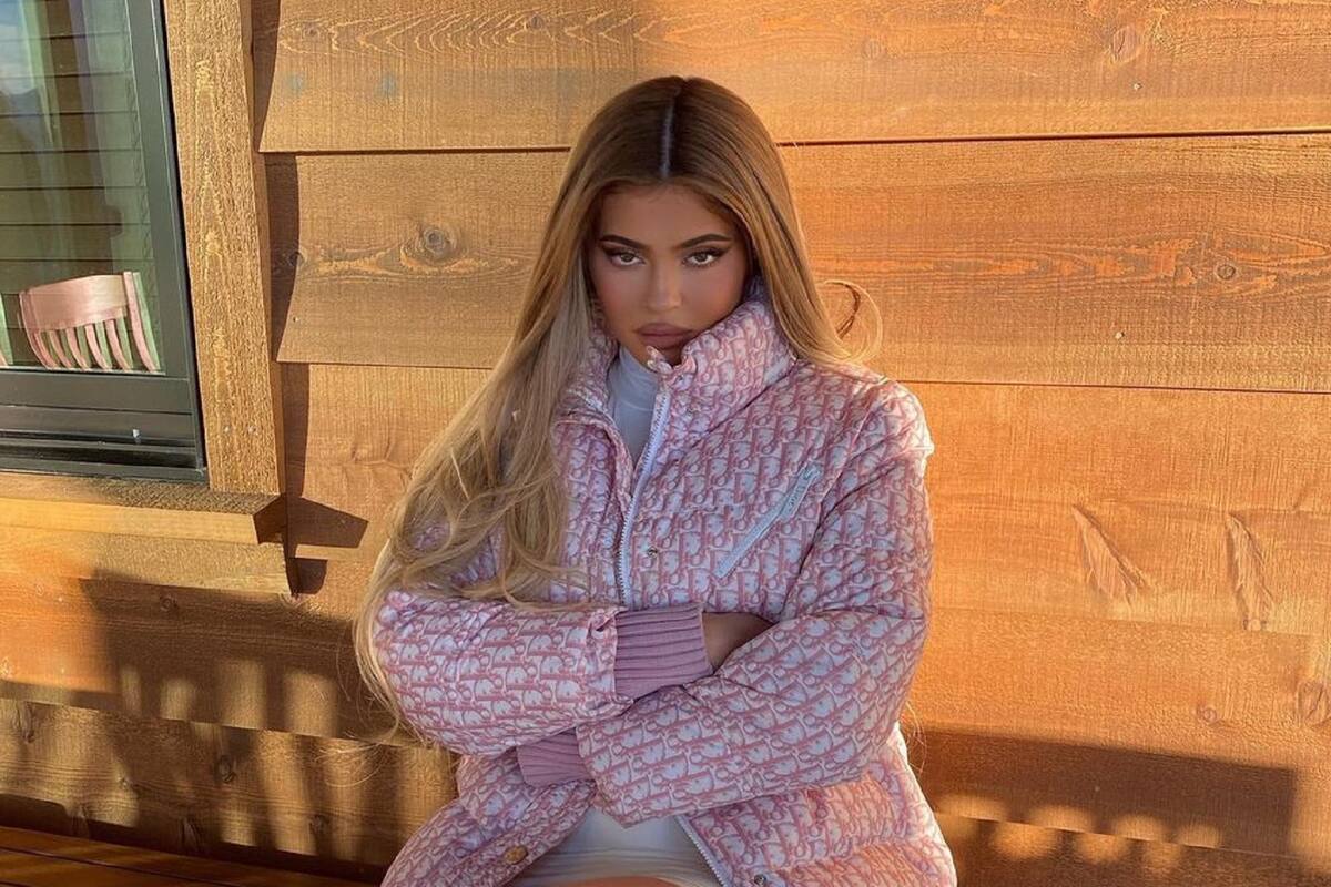 Critican a Kylie Jenner por pedir apoyo económico para su ex maquillista