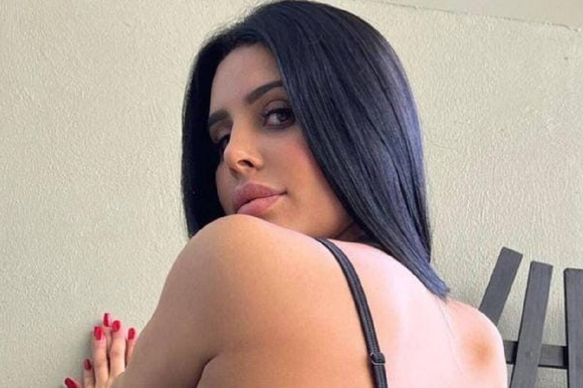 Lily Adrianne deja al descubierto su escultura figura con su ropa interior de animal print