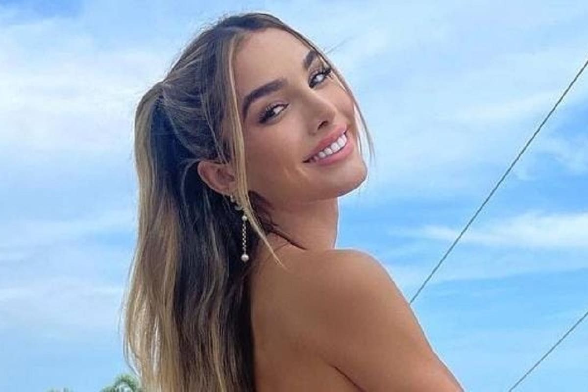 Lyna Pérez modela sus grandes encantos en ajustado vestido negro en Instagram