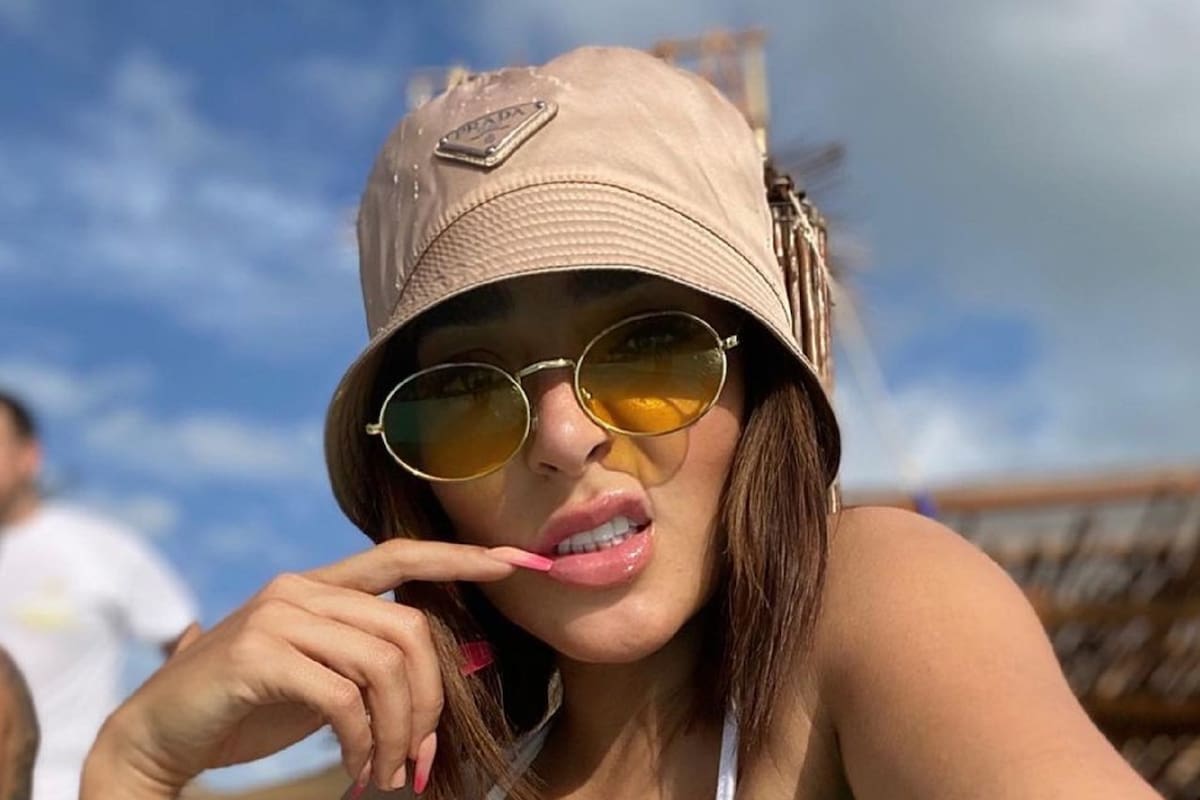 Manelyk González enseña sus curvas posando de espaldas