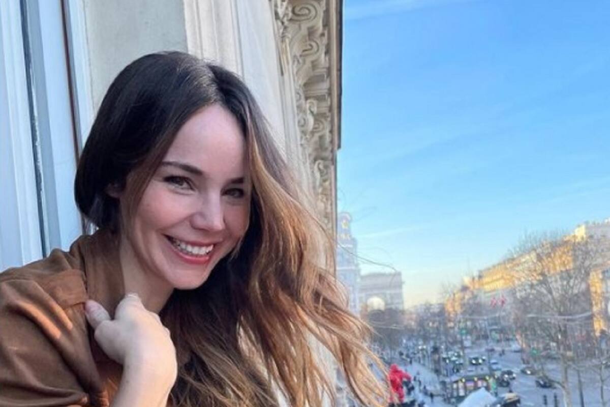 Camila Sodi cautiva a todos desde la cama