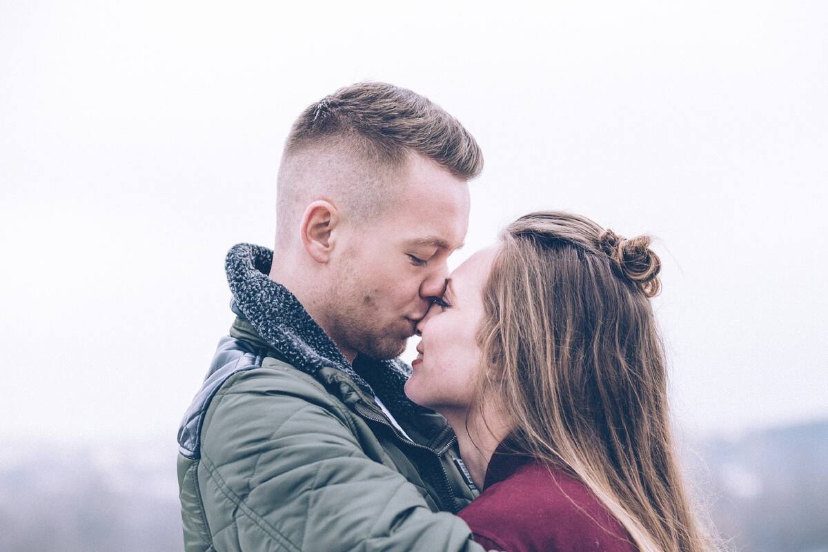 Hombre cancela su boda al enterarse que su novia es infiel por una foto que le tomó un reportero