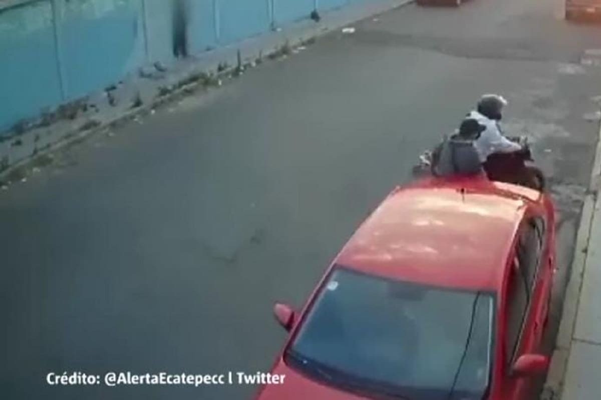 Joven abandona a su novia al darse cuenta de que los iban a asaltar