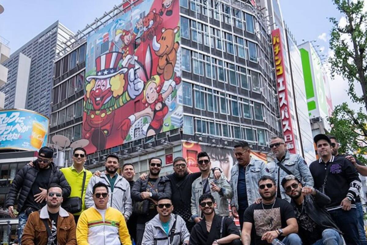 Banda El Recodo ofrece un concierto en las calles de Japón
