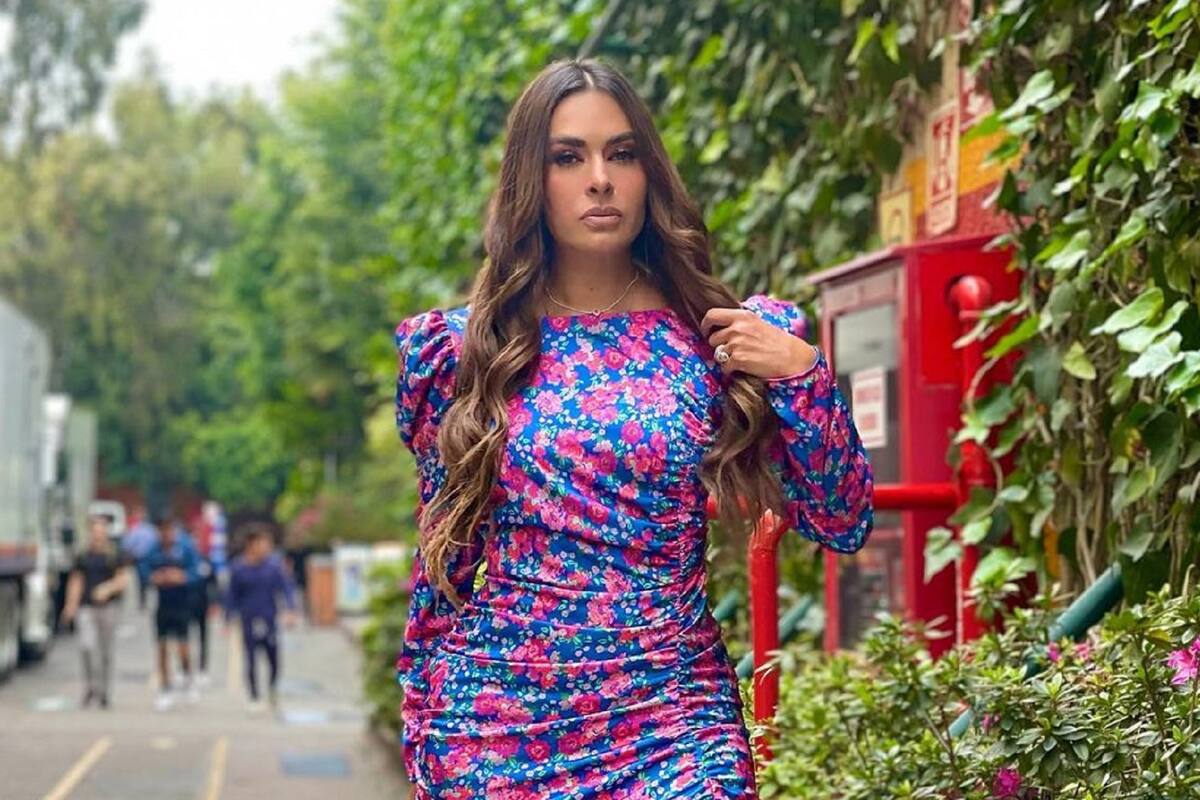 Galilea Montijo presume cuerpazo tomando el sol en la playa