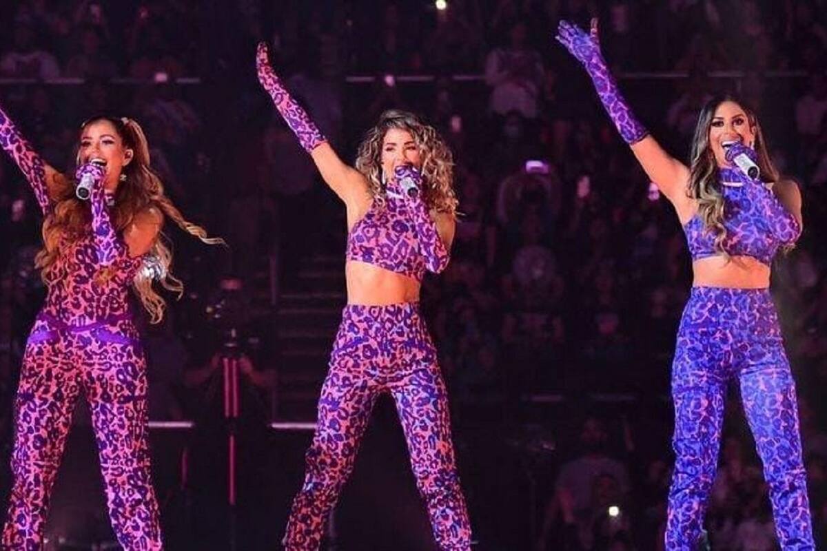 JNS recibe abucheos del público tras retraso de dos horas