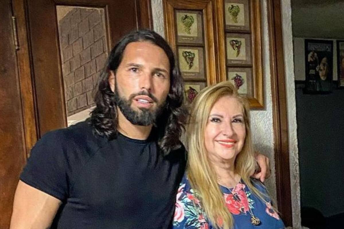 Critican a Poncho De Nigris por aventar a su mamá a alberca