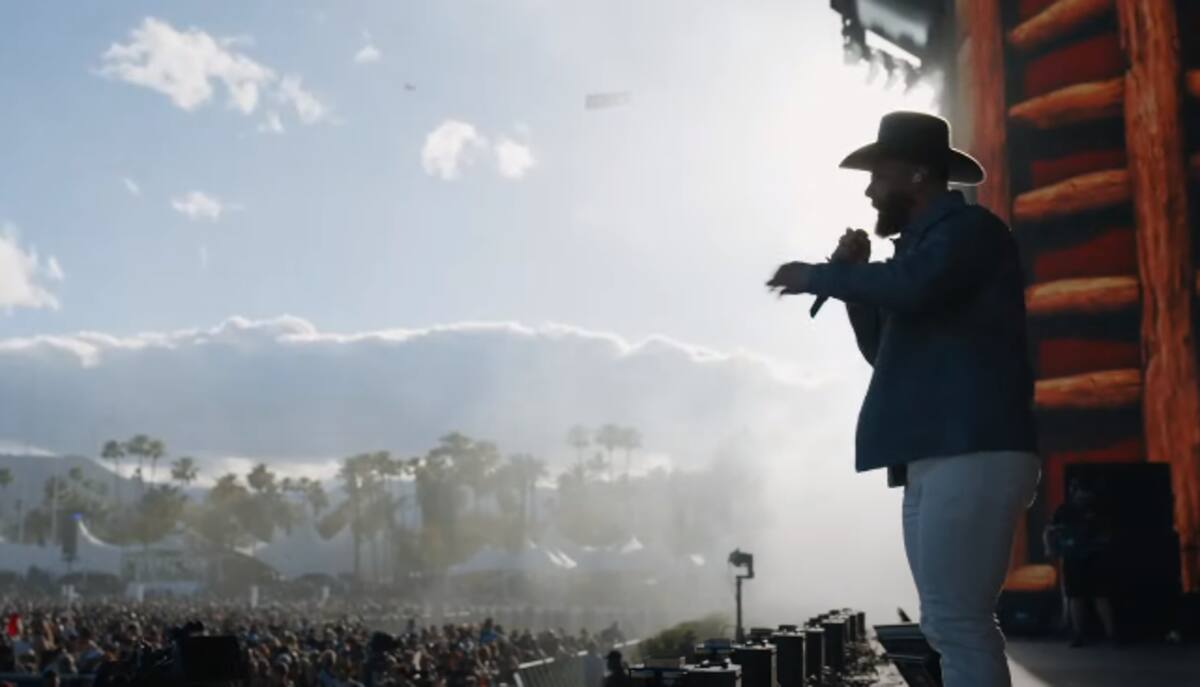 Carín León en Coachella 2024