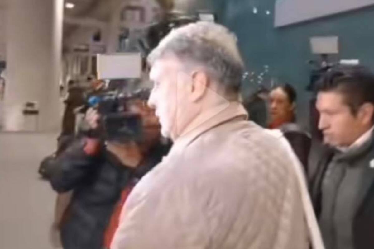 Viral: Reciben al Tata Martino con insultos y reclamos en aeropuerto de CDMX
