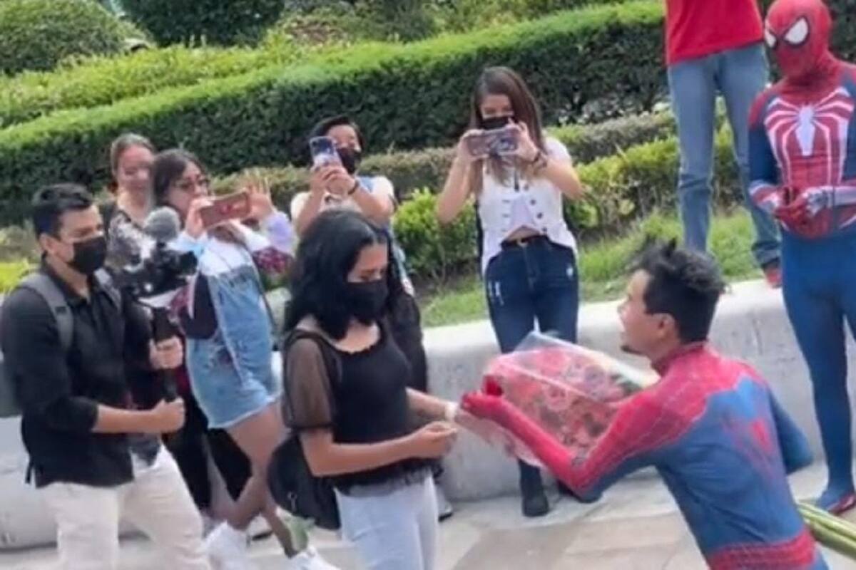 VIDEO VIRAL: Joven le pide matrimonio a su novia vestido como Spider-Man