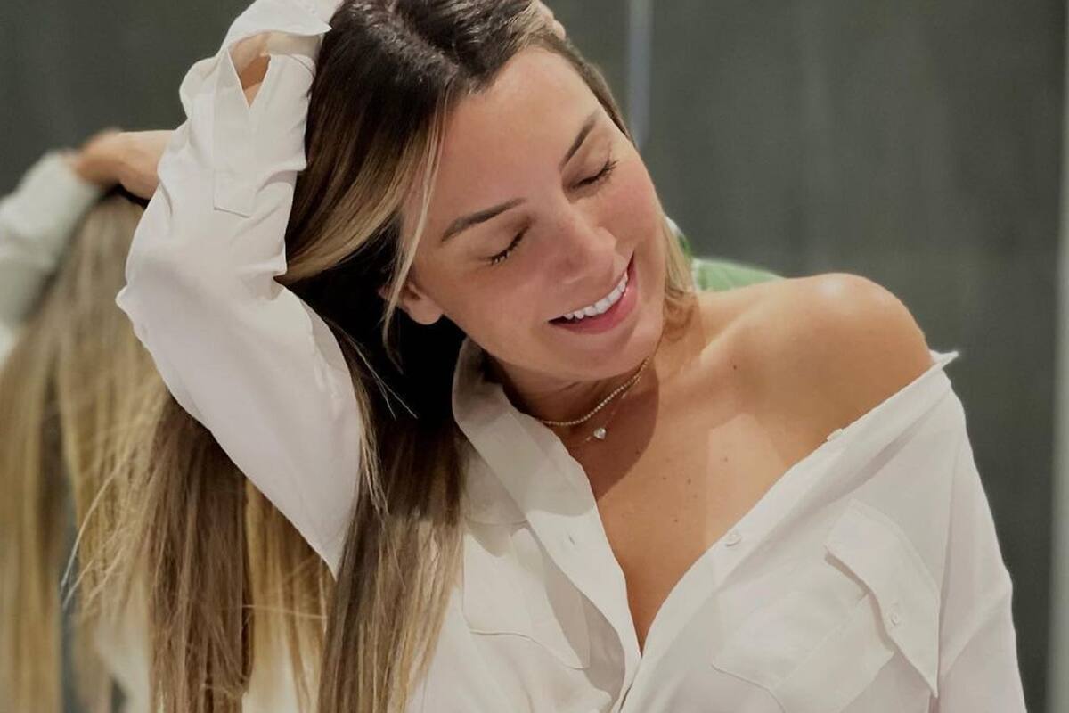 Elizabeth Gutiérrez disfruta su soltería bailando de felicidad con poca ropa