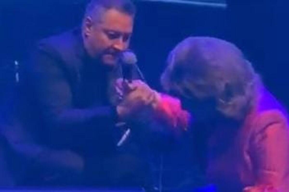 Angélica María sufre caída durante pleno concierto en el Auditorio Nacional