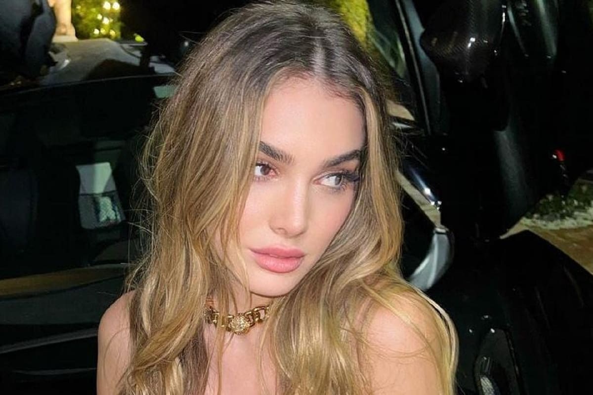 Lyna Pérez baja su vestido de la parte de arriba y causa sensación en Instagram