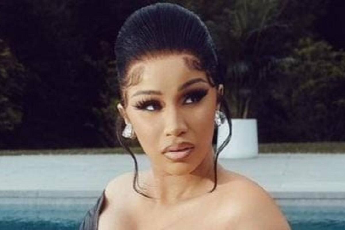 Acusan a Cardi B de golpear con el micrófono a un fan durante su concierto