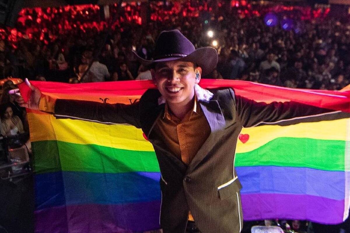 Novio de Jhonny Caz, de Grupo Firme, le propone matrimonio en pleno concierto en NY