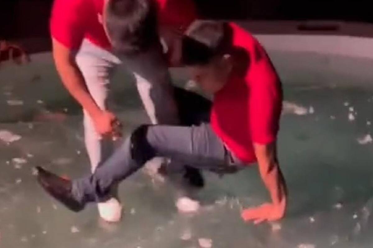 Jóvenes bailan en alberca congelada y se termina rompiendo
