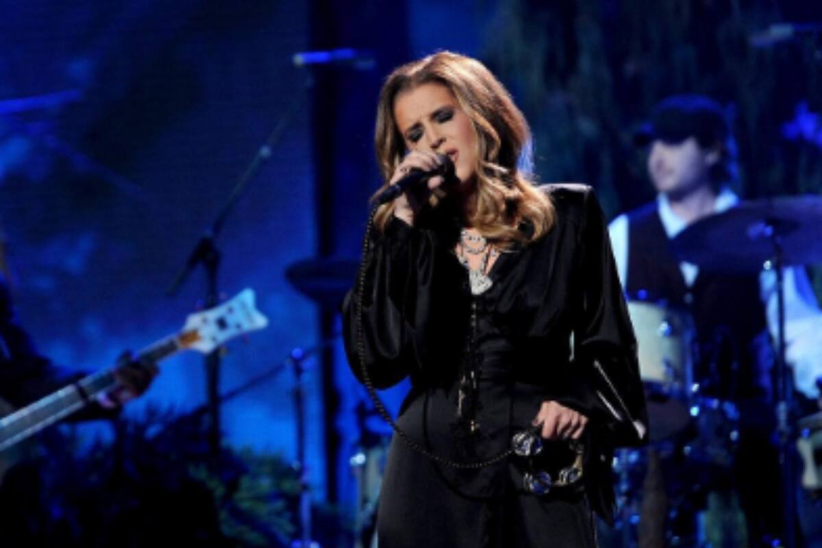 Hospitalizan de emergencia a Lisa Marie Presley hija de Elvis
