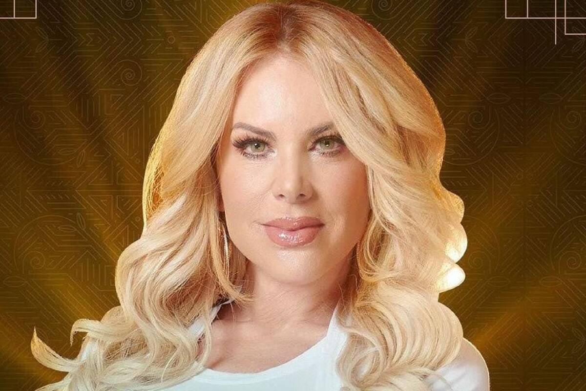Lorena Herrera revela que un narco se le acercó en un palenque para conocerla