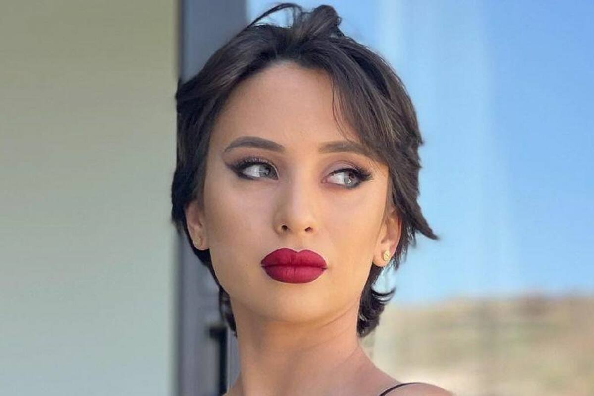 Verónica Perasso modela su espectacular figura en diminuto traje de baño negro