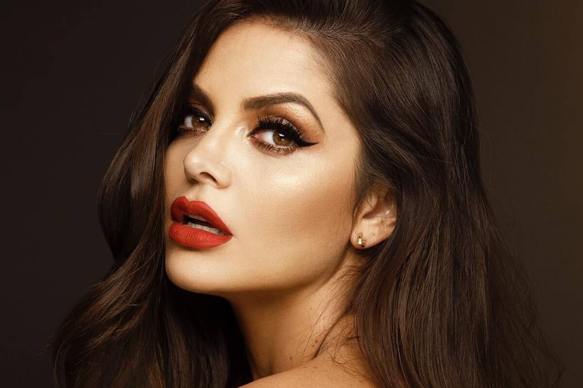 Marisol González enseña sus piernas con micro vestido blanco