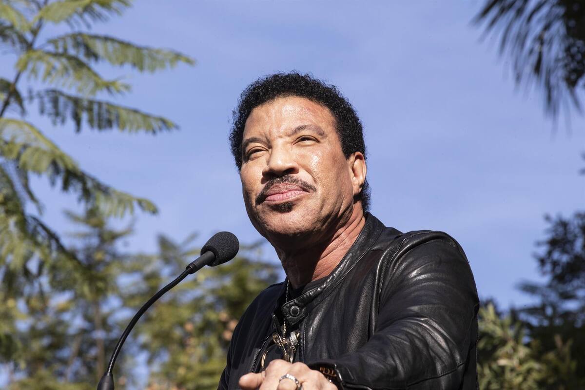 Lionel Richie aplaza su gira a 2022
