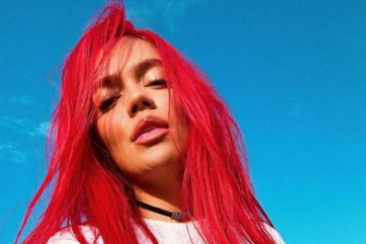 Karol G enciende las redes con sensual foto en bikini