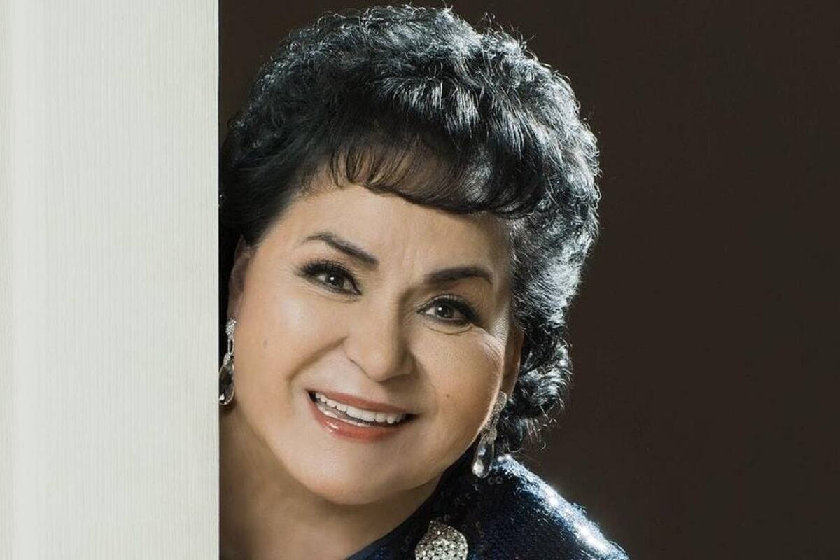 Depositan las cenizas de Carmen Salinas en la cripta familiar