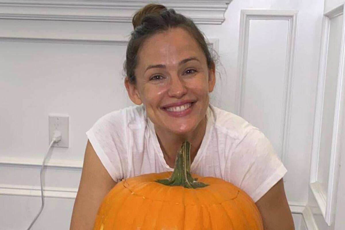 Una foto y fans de Jennifer Garner sospechan que está embarazada; ella les revela la verdad