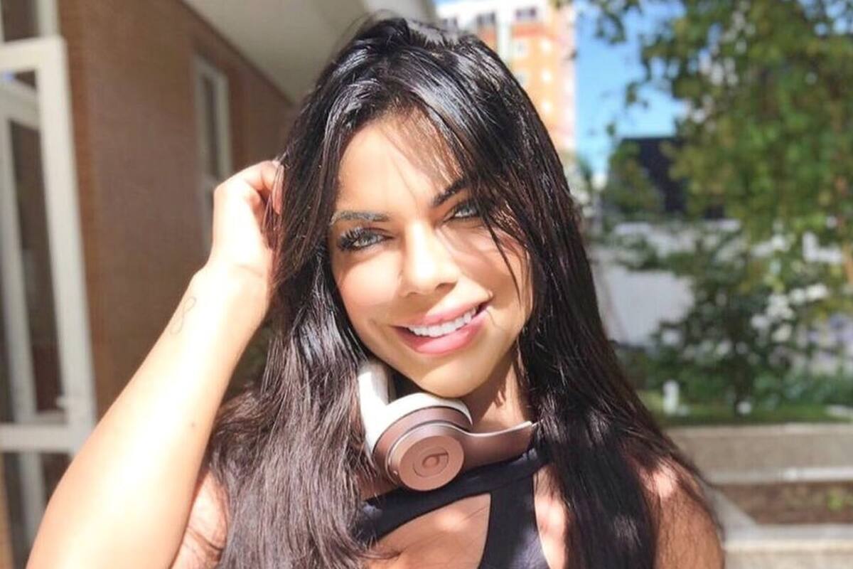 Suzy Cortez deja sin palabras al enseñar su abdomen de lavadero