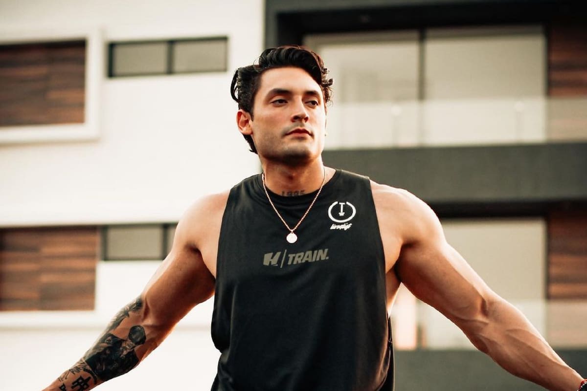 Abel Robles, de "Acapulco Shore", se quita la ropa para presumir todo frente al espejo