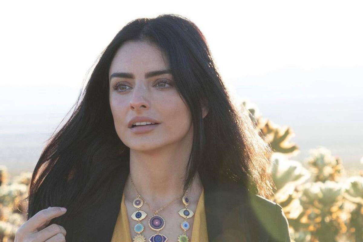 Aislinn Derbez eleva la temperatura en bikini