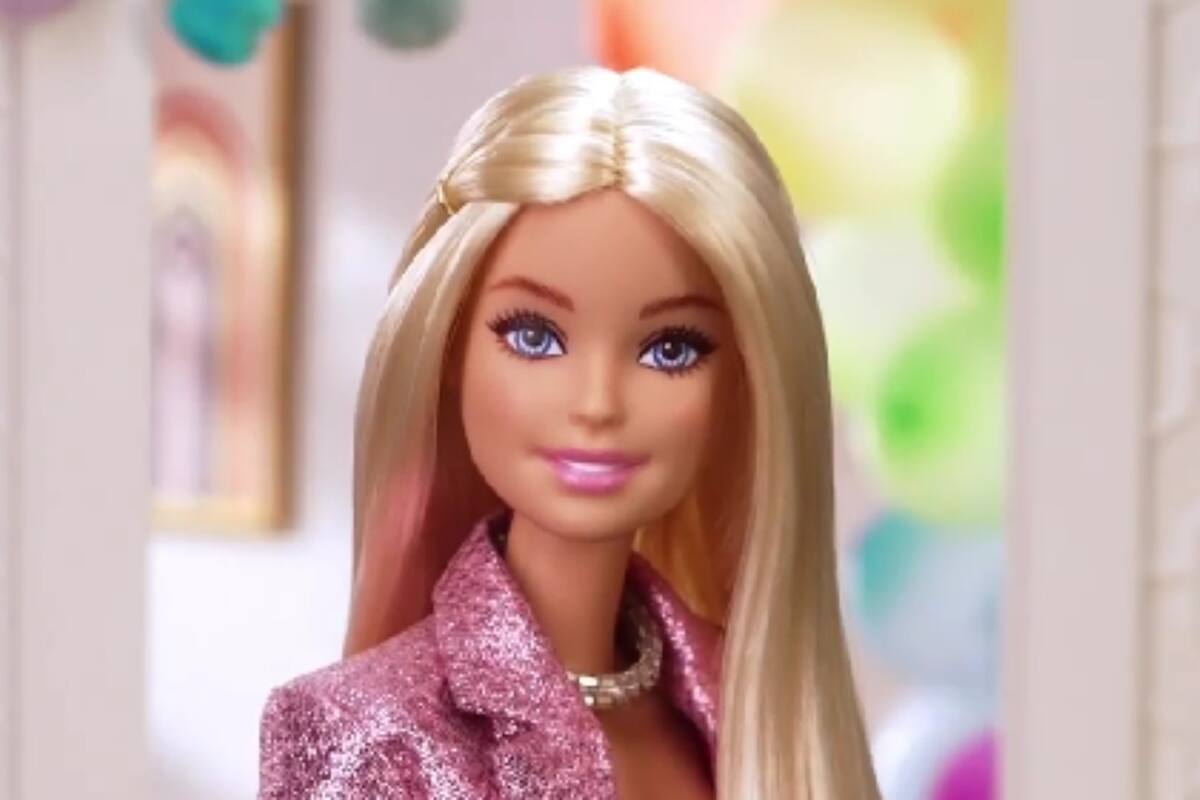 Barbie: De personaje sexual a juguete para niñas