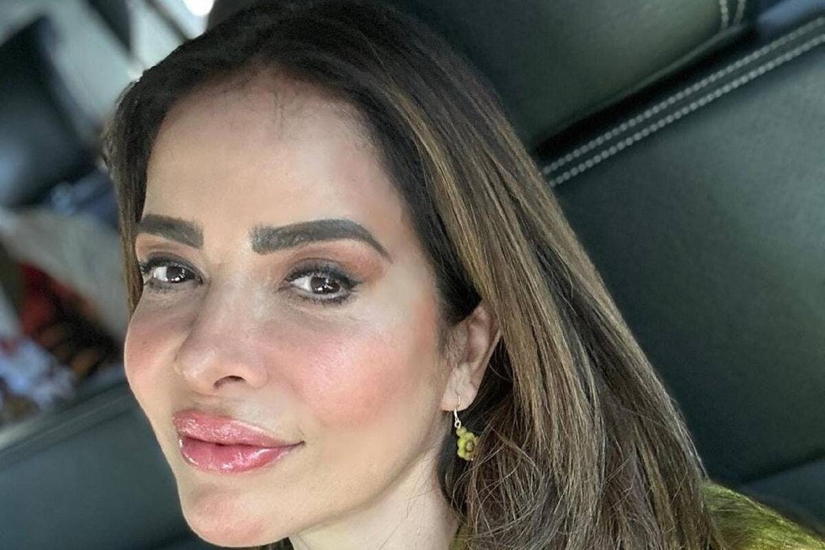 Gloria Trevi sufre caída en pleno concierto en Michoacán