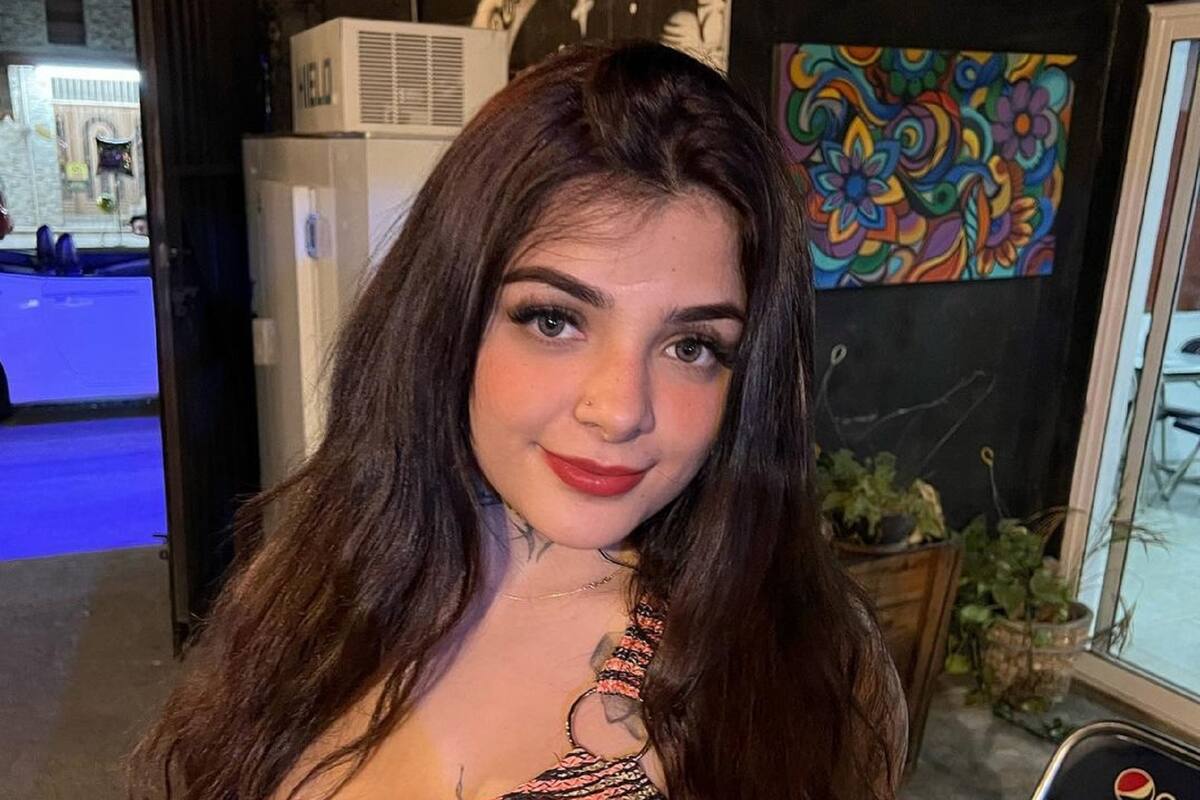 Karely Ruiz enseña de más para celebrar sus 8 millones de seguidores en Instagram