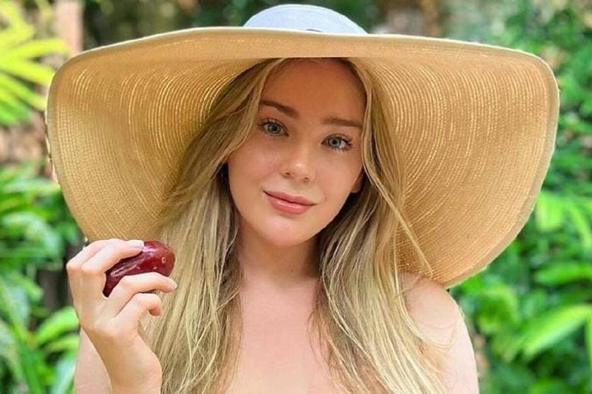 Bethany Lily April se roba los suspiros de sus fans al modelar su ropa interior de encaje transparente