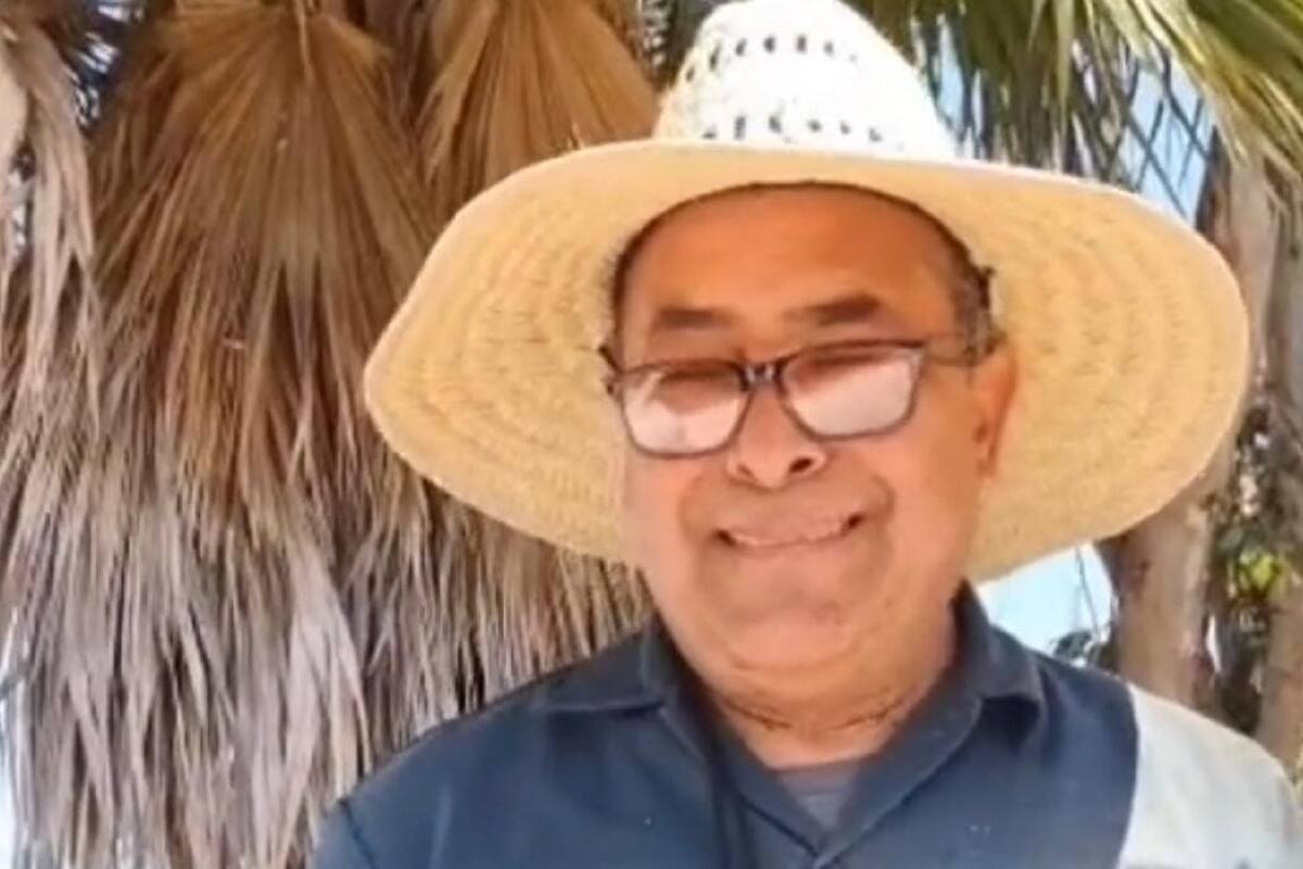 Señor conmueve en TikTok por su reacción al recibir un regalo muy especial de su hija