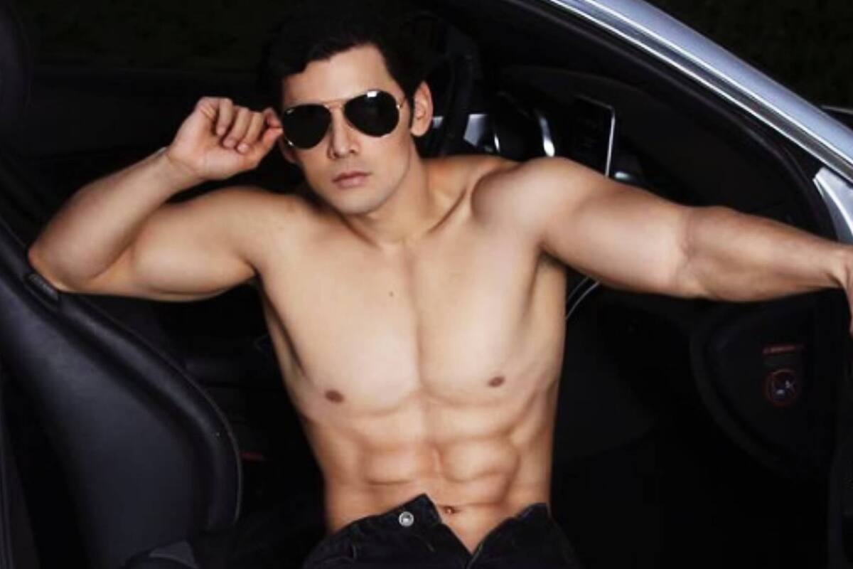 Miguel Martínez vuelve a provocar a sus seguidores sin ropa