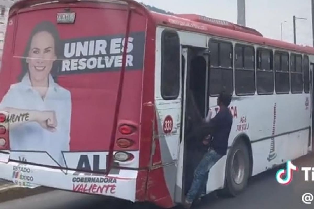 TikTok: Graban a camión completamente lleno con pasajeros en las puertas