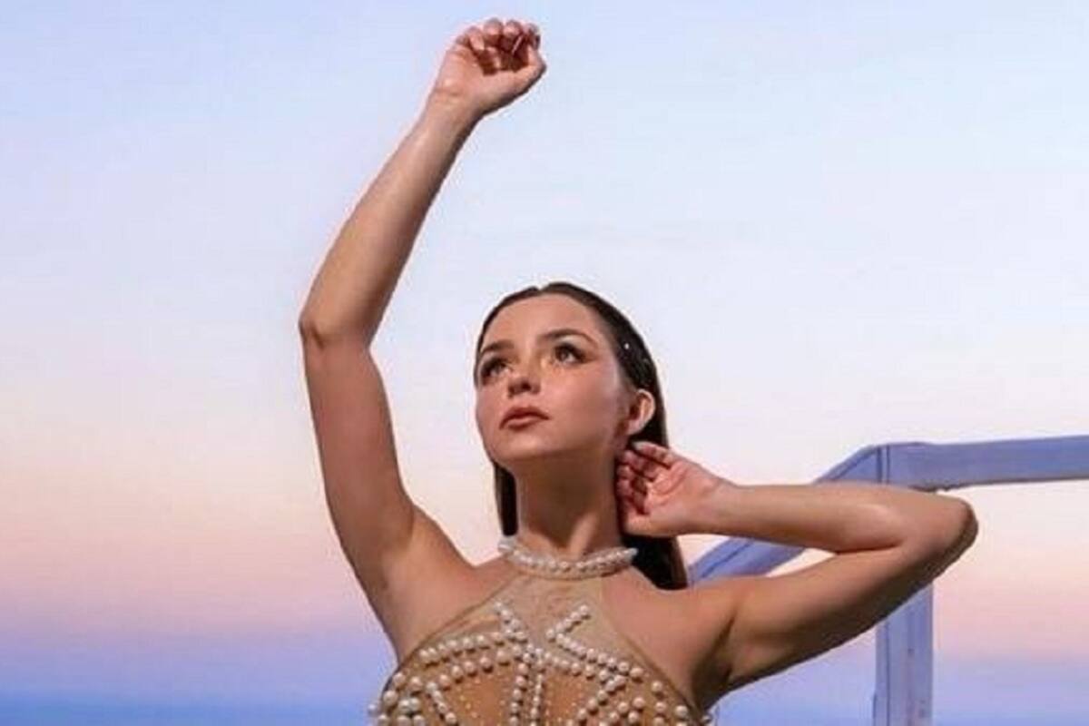 Demi Rose llama la atención de sus seguidores modelando desde la piscina