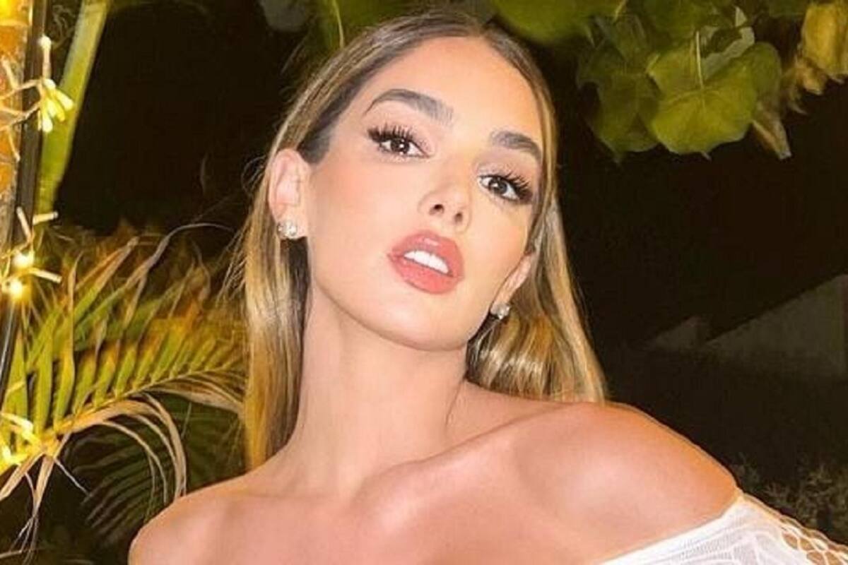 Lyna Pérez modela su escultural figura con sensacional bikini negro